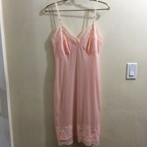 Vintage beautiful Kayser night gown